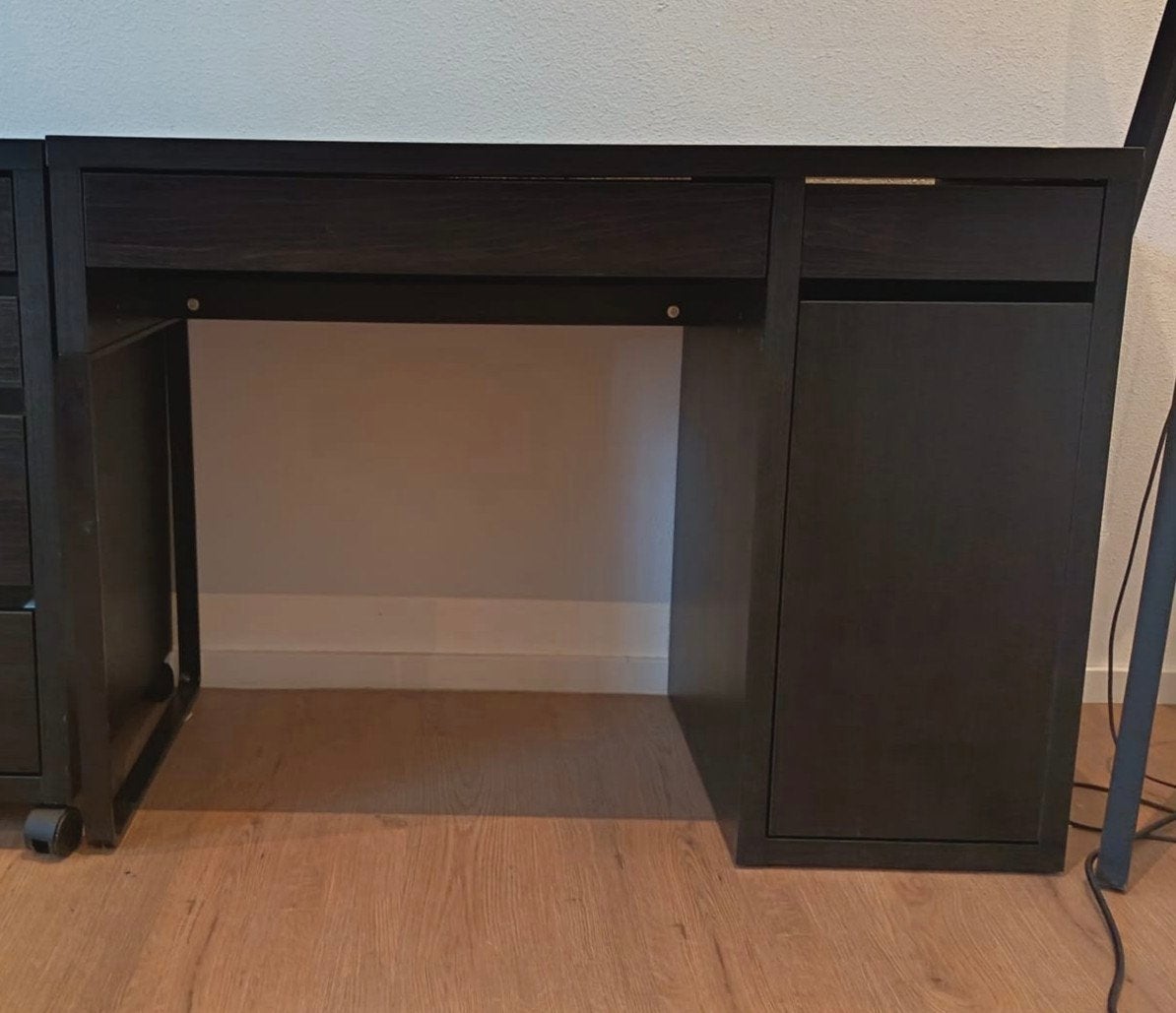 IKEA desk 105cm, Huis en Inrichting, Bureaus, Ophalen, Zwart, 105 cm, Hout