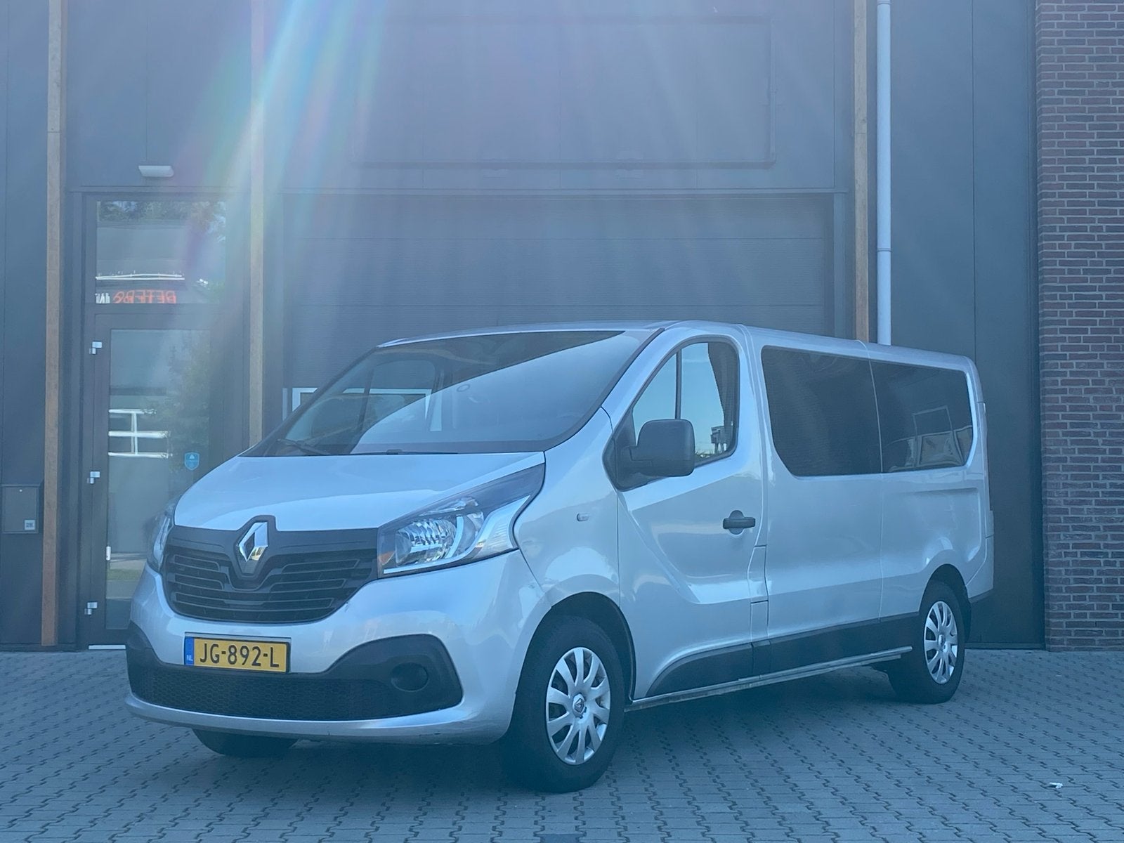 Renault Trafic 1.6 DCI 70KW Grand Passenger 2016 Grijs  BTW, Auto's, Renault, Particulier, Trafic, ABS, Airbags, Airconditioning