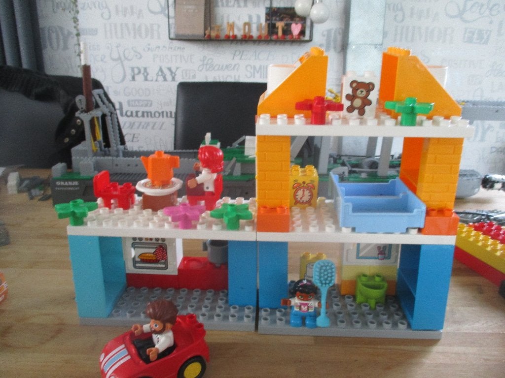 DUPLO FAMILIE HUIS, Kinderen en Baby's, Overige thema's, Ophalen of Verzenden, Zo goed als nieuw, Compleet