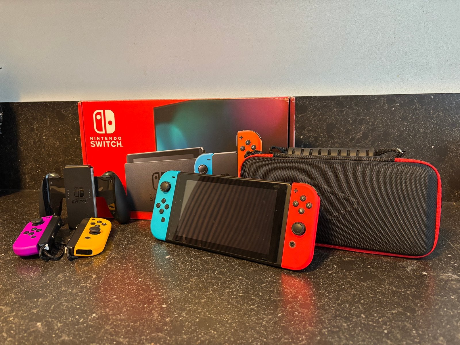 Nintendo Switch compleet & zgan, Spelcomputers en Games, Ophalen of Verzenden, Zo goed als nieuw, Met 3 controllers of meer, Switch Original