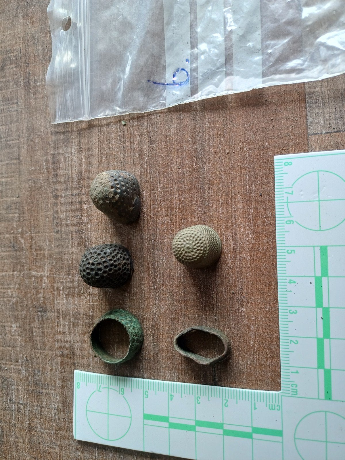 Bodemvondst Betuwe: Vingerhoedjes/ring, Ophalen of Verzenden