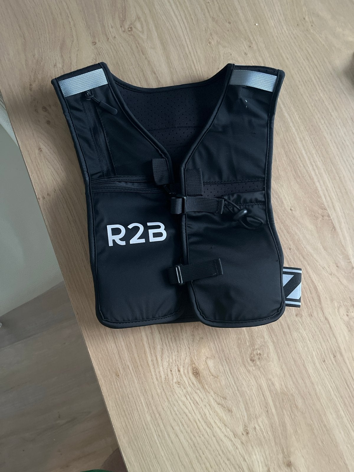 R2B Hardloopvest met 2L waterzak en opbergvakken ONGEBRUIKT, Overige merken, Nieuw, Ophalen of Verzenden, Kleding