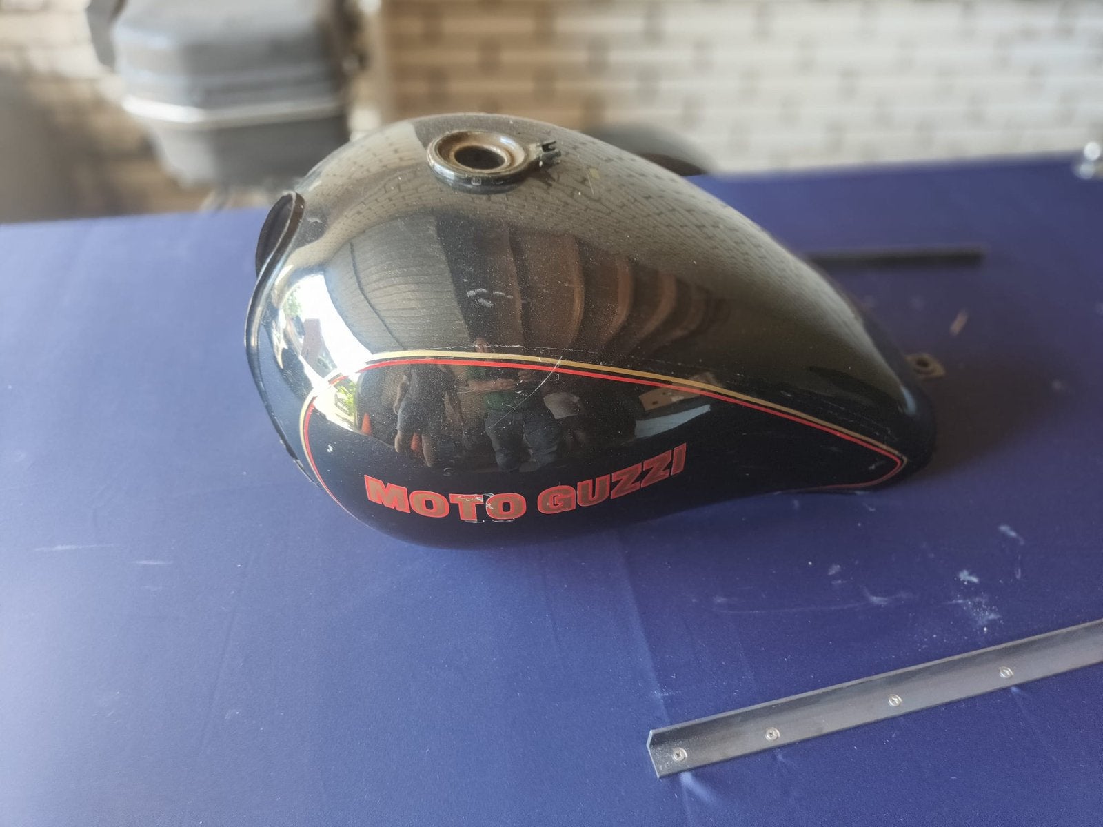 Moto guzzi tank, Ophalen