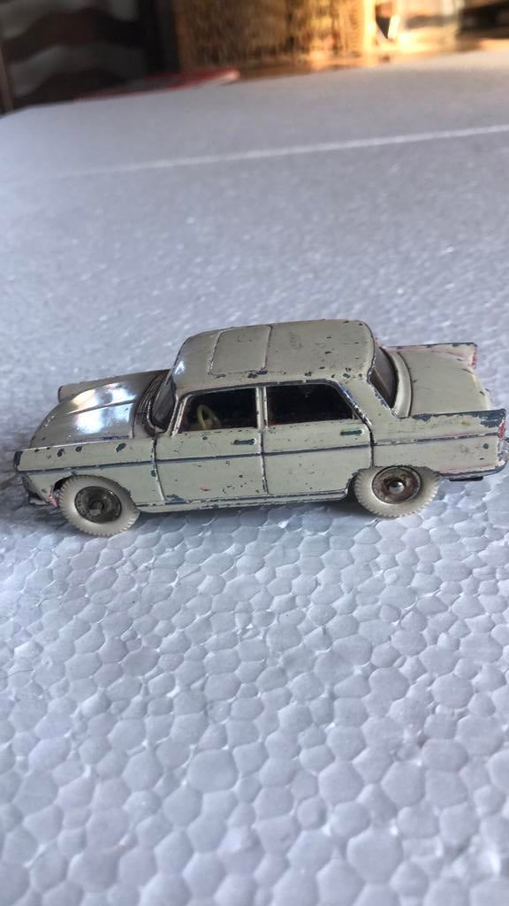 Dicky toys peugeot 404 made in France, Antiek en Kunst, Ophalen of Verzenden