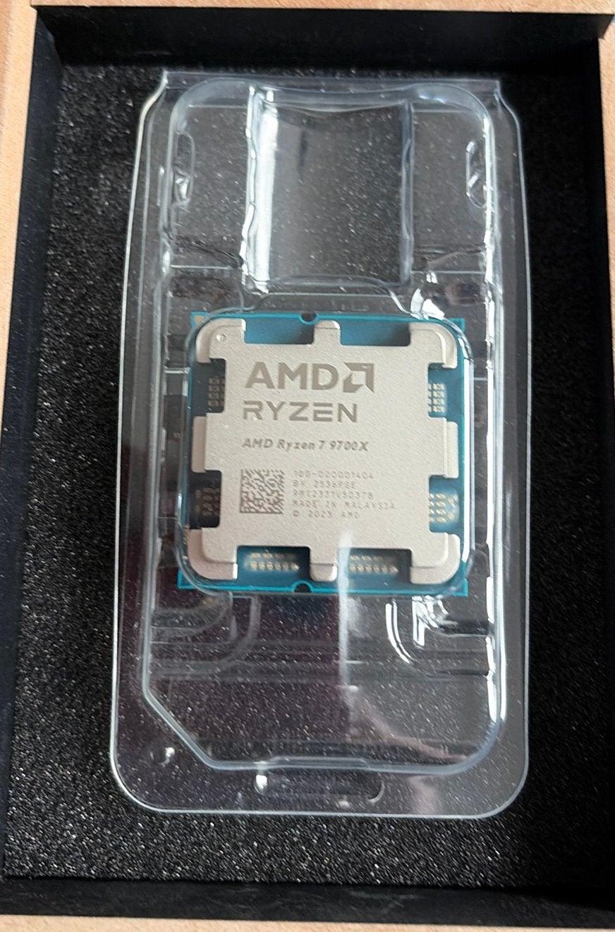 AMD Ryzen 7 9700X Processor - Nieuw in doos, Computers en Software, Processors, Ophalen of Verzenden, Nieuw, 8-core, 4 Ghz of meer