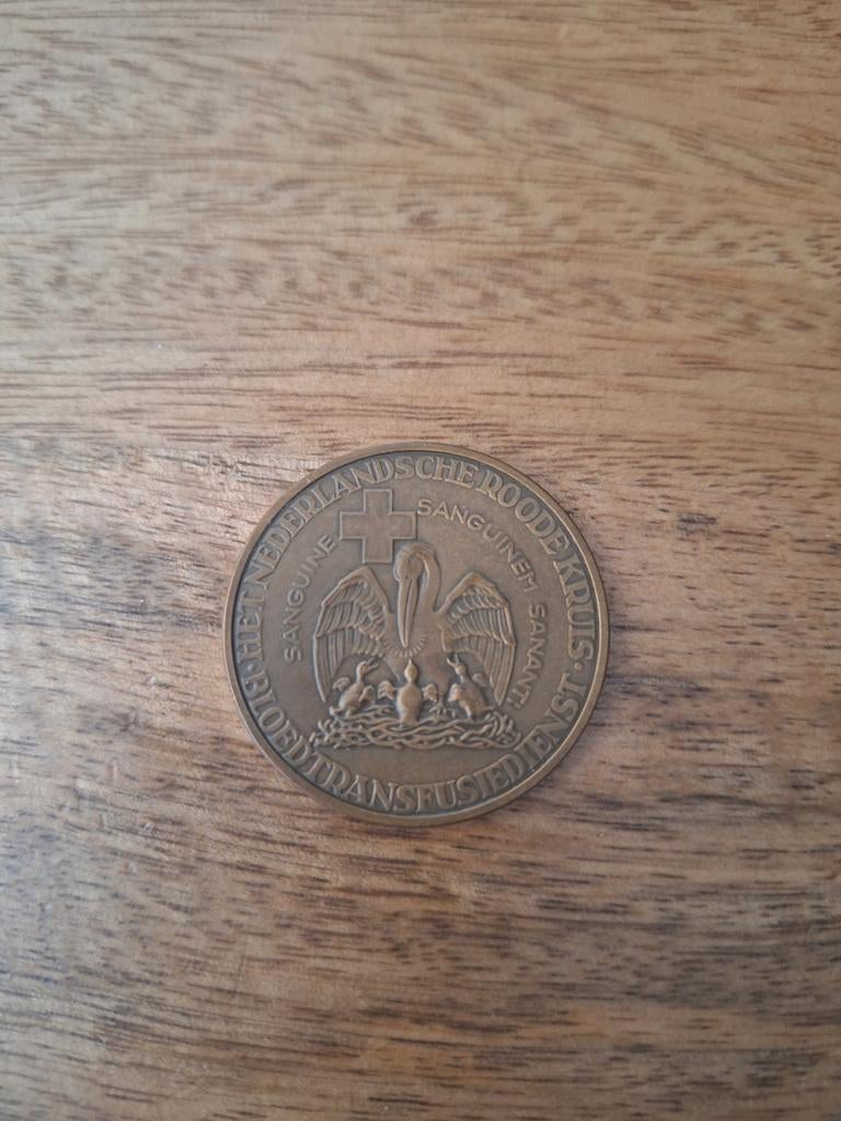 Medaille Rode Kruis Bloedtransfusiedienst, Postzegels en Munten, Penningen en Medailles, Ophalen of Verzenden