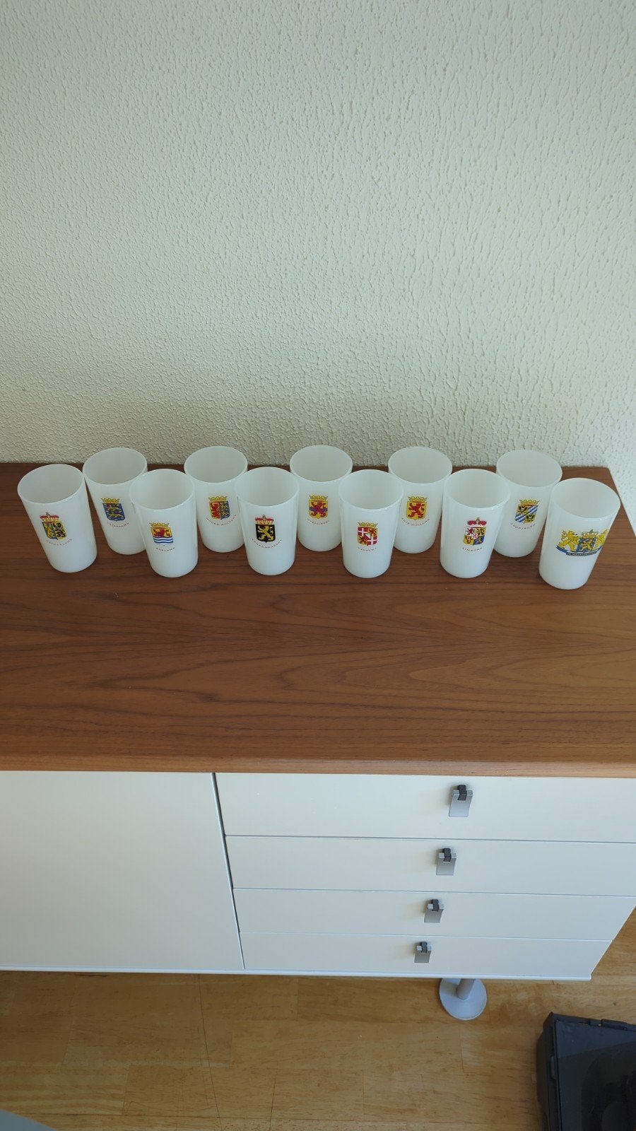 Set van 12 Vintage Melkglas Glazen met Provinciewapens, Ophalen of Verzenden