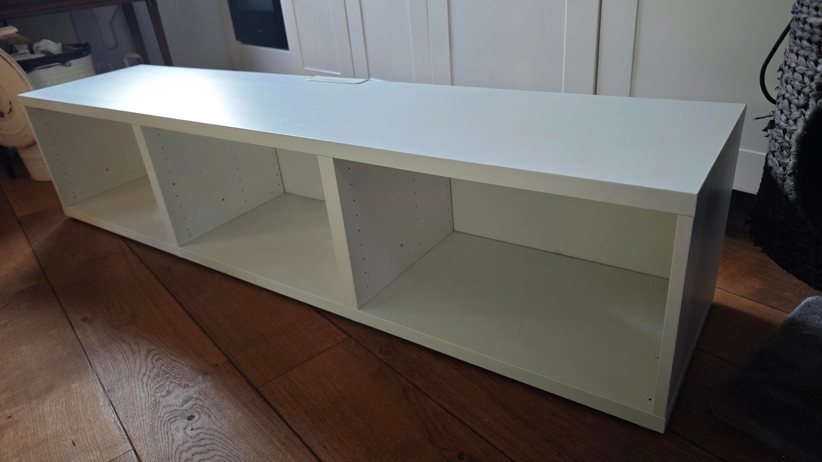 IKEA Besta tv meubel 180x40x38 cm wit met kabelruimte, Gebruikt, 150 tot 200 cm, Ophalen of Verzenden, Minder dan 100 cm