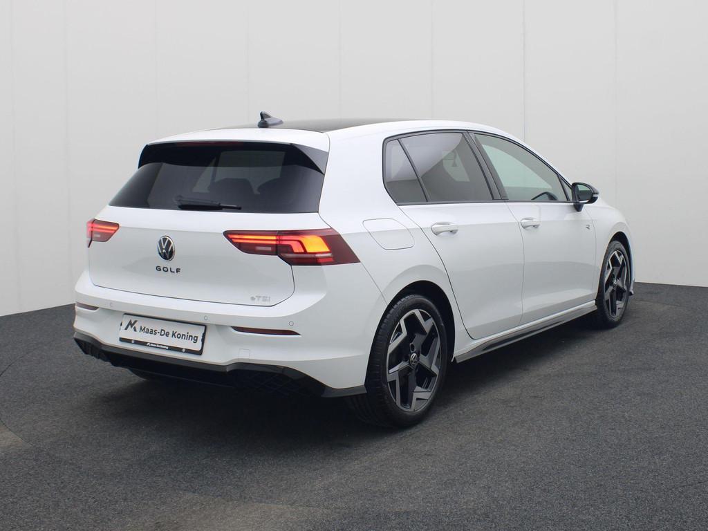 Volkswagen Golf 1.5eTSI/150PK R-Line Black Style DSG · Navi, 4 cilinders, 150 pk, Alcantara, Wit