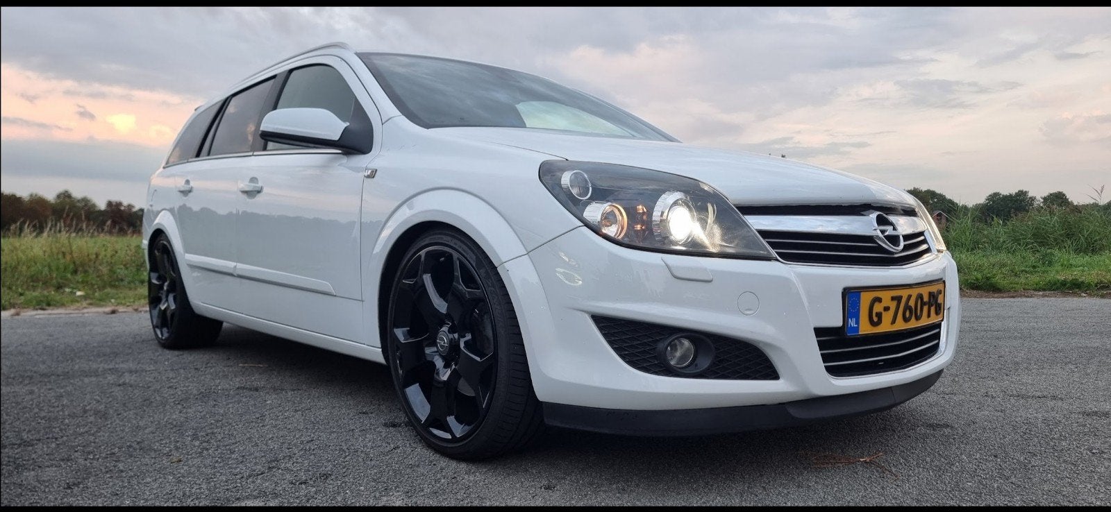 Opel Astra 1.6 16V Turbo St.wgn. 2009 Wit, 1295 kg, 4 cilinders, 179 pk, Leder en Stof
