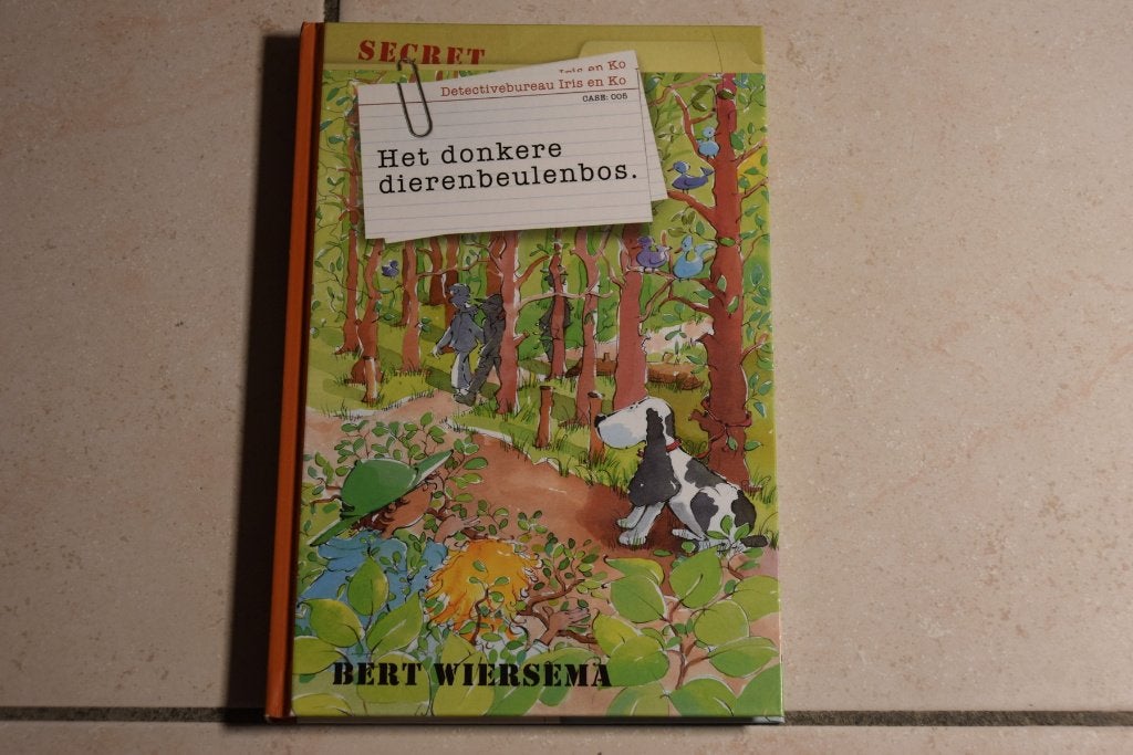 Iris en Ko: Het donkere dierenbeulenbos Bert Wiersema AVI M6, Boeken, Ophalen of Verzenden, Zo goed als nieuw, Fictie algemeen