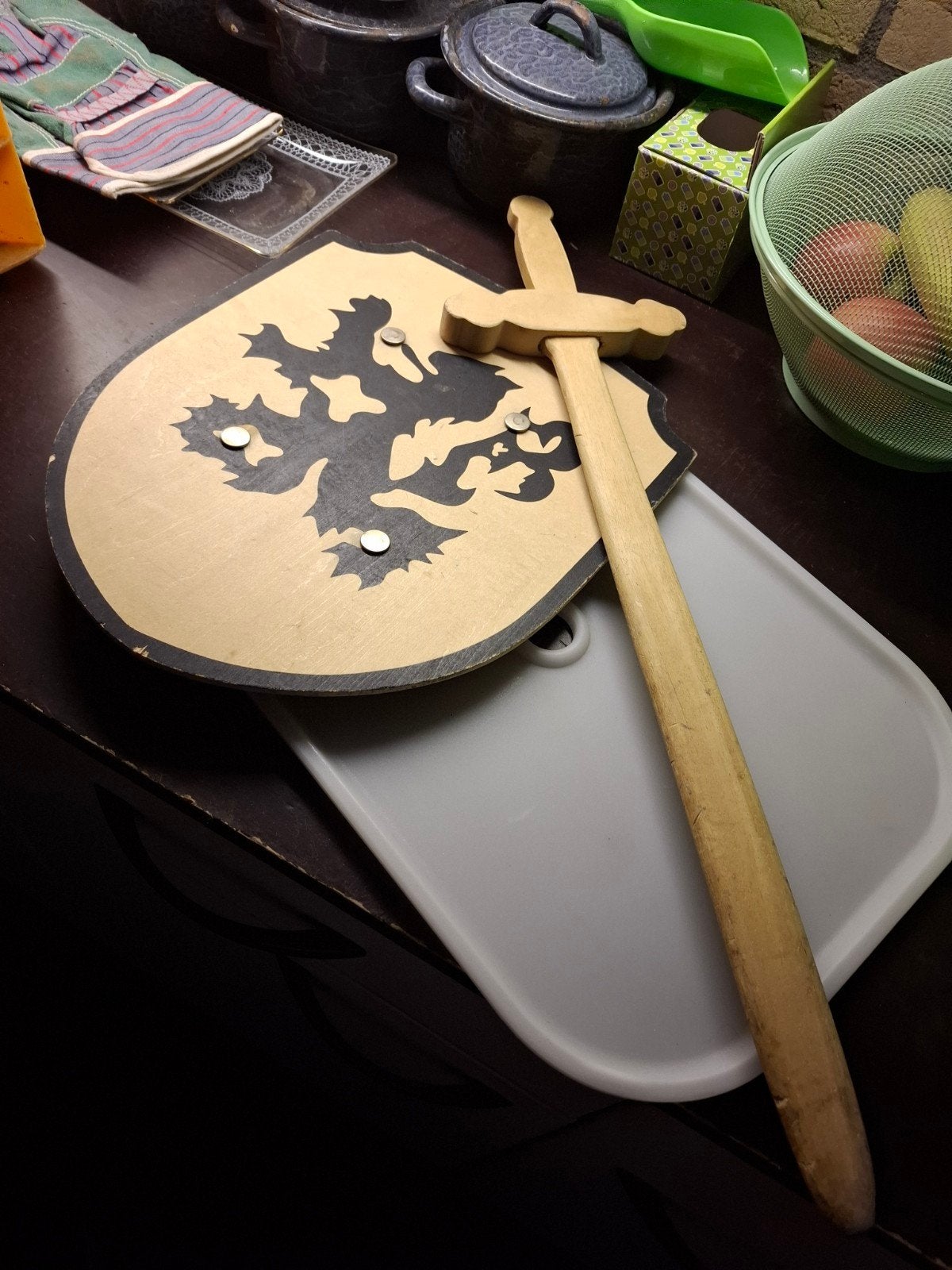 Houten speelgoed zwaard en schild set, Ophalen of Verzenden, Gebruikt