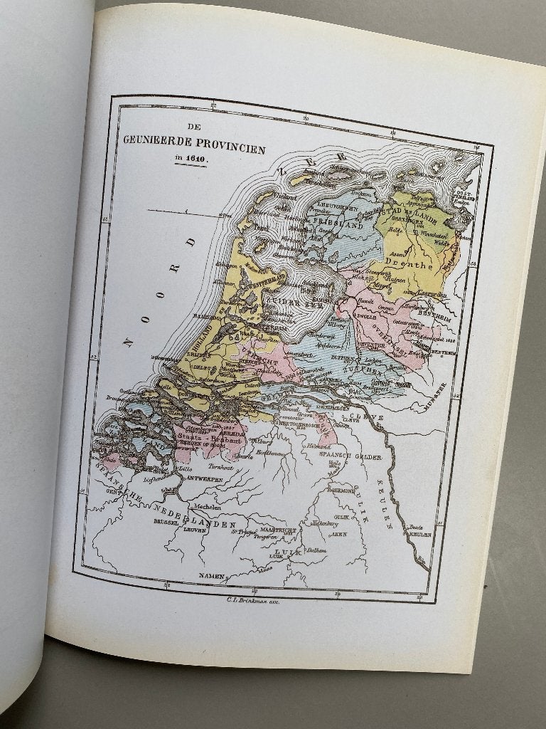 Geschiedkundige atlas van Nederland in 16 kaarten (1890), Overige atlassen, Ophalen of Verzenden, Zo goed als nieuw, 1800 tot 2000