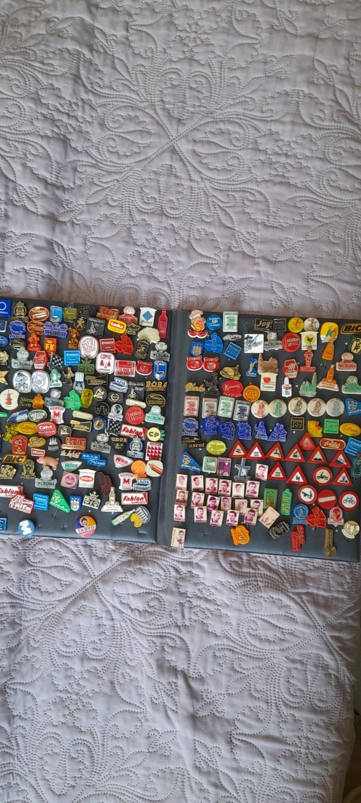Grote collectie van ongeveer 200 kunststof speldjes, Verzamelen, Ophalen of Verzenden