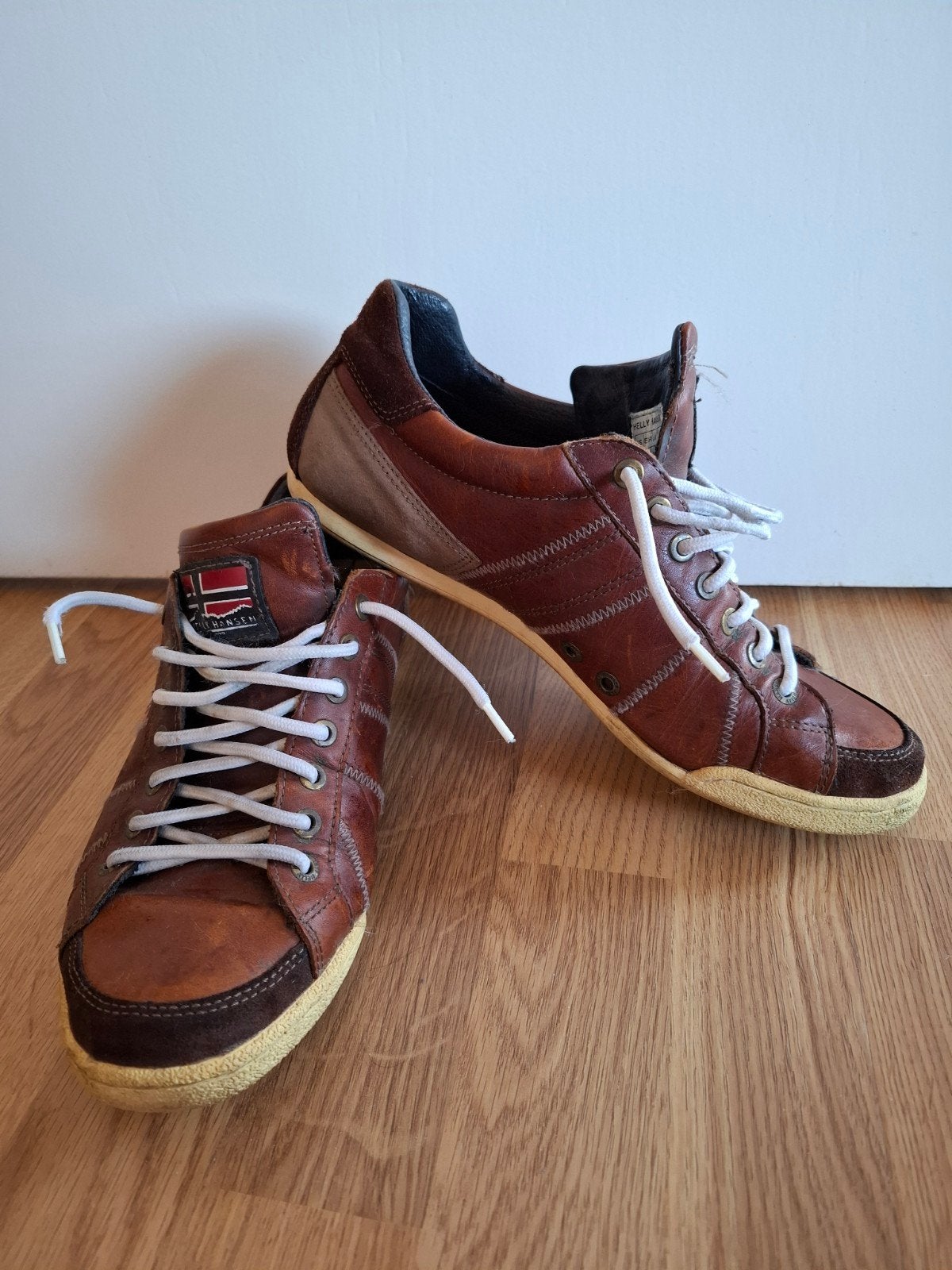 Leren Helly Hansen sneakers. Maat 42. Bruin., Helly Hansen, Bruin, Ophalen of Verzenden, Sneakers of Gympen