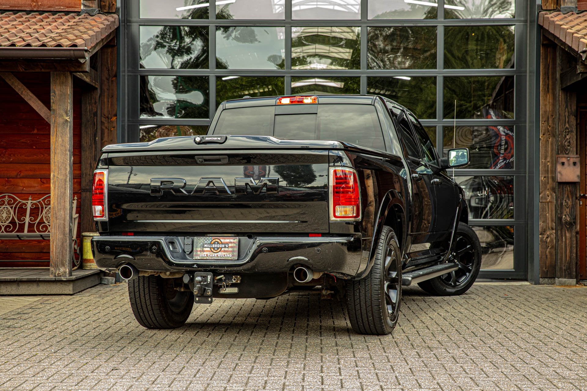 Dodge Ram 1500 5.7 V8 Classic LPG, Cruise control, Stoel ver, Automaat, 5654 cc, 402 pk, Zwart