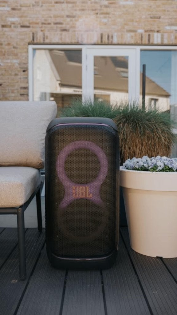 TE HUUR - Partybox JBL 320: Draadloze speaker op statief, Ophalen of Verzenden, Nieuw, Overige