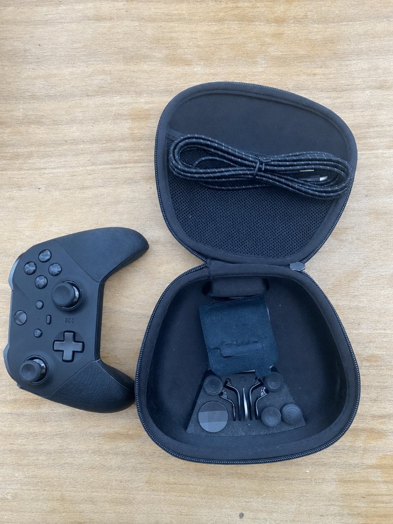 Xbox elite V2 controller met alle attributen, oplader n case, Ophalen of Verzenden, Zo goed als nieuw, Controller, Draadloos
