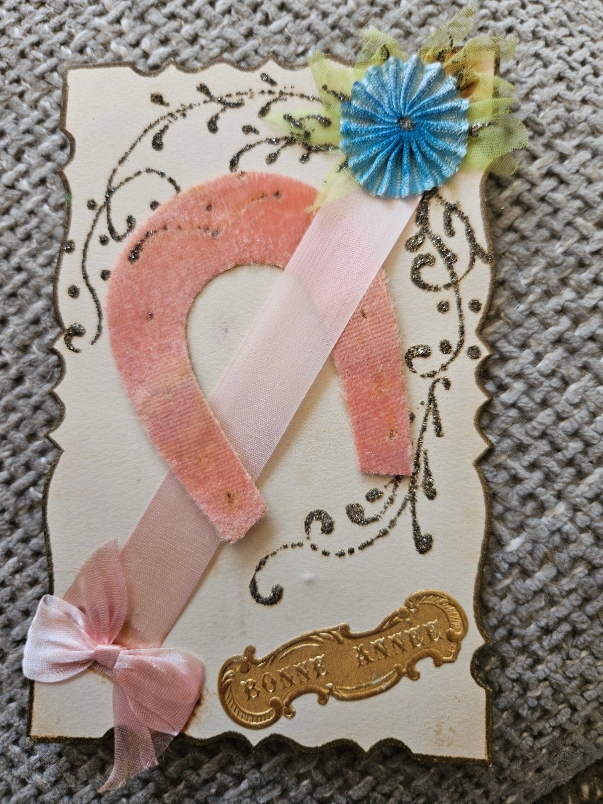 Brocante Nieuwjaarskaart hoefijzer en lint - 'Bonne Année, Ophalen of Verzenden