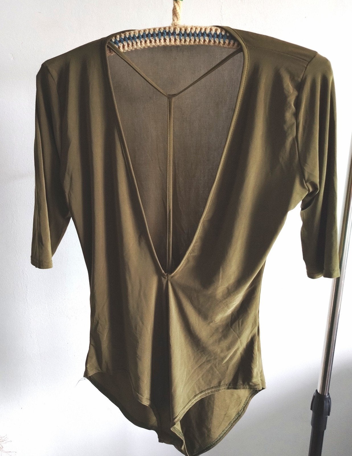 Boohoo khaki bodysuit met diepe V-hals, maat 40, Maat 38/40 (M), Boohoo, Ophalen of Verzenden, Zo goed als nieuw