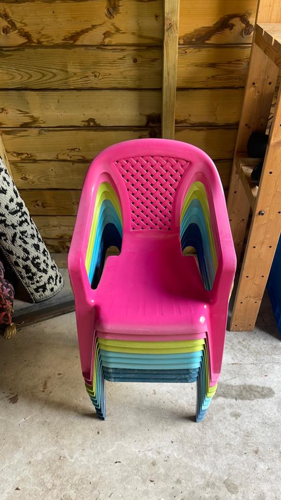 6 kinder tuin stoeltjes, Ophalen, Zo goed als nieuw, Kunststof