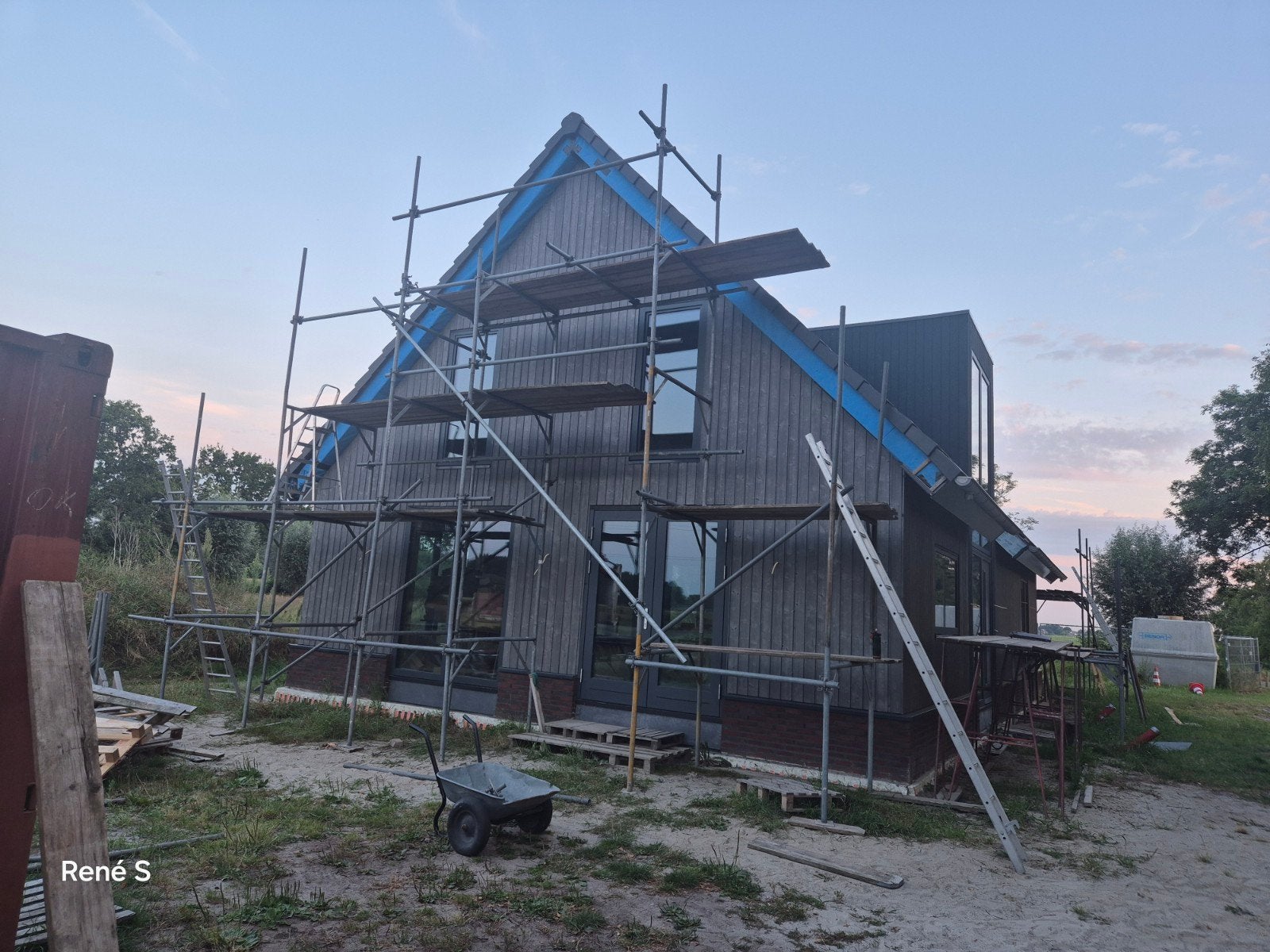 H Steiger, steigerplanken, buizen, voetjes en klemmen, Ophalen, Gebruikt, Gevelsteiger, 5 meter of hoger