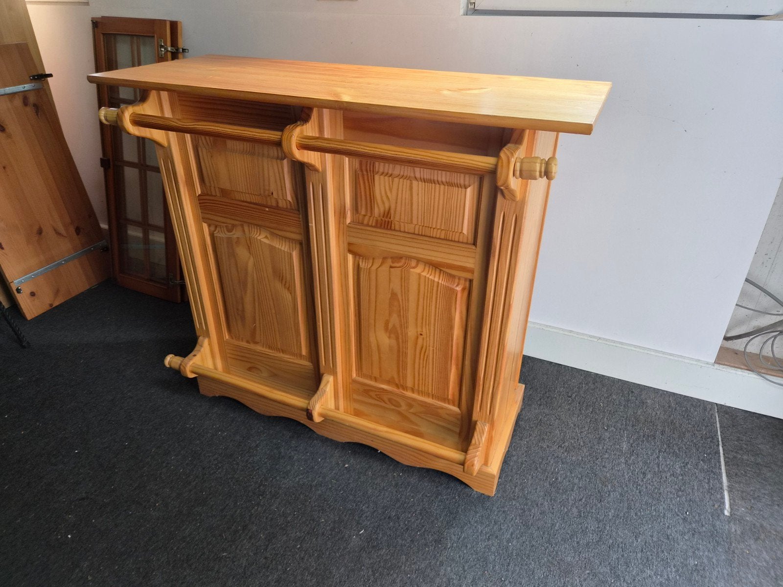 Grenen bar met opbergruimte - 120x46x107 cm, Huis en Inrichting, Barren, Ophalen