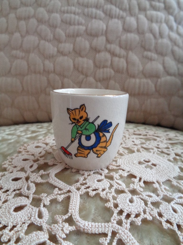 Brocante Eierdop Kat / Poes aan het Vegen ** Mimosa **, Antiek en Kunst, Ophalen of Verzenden