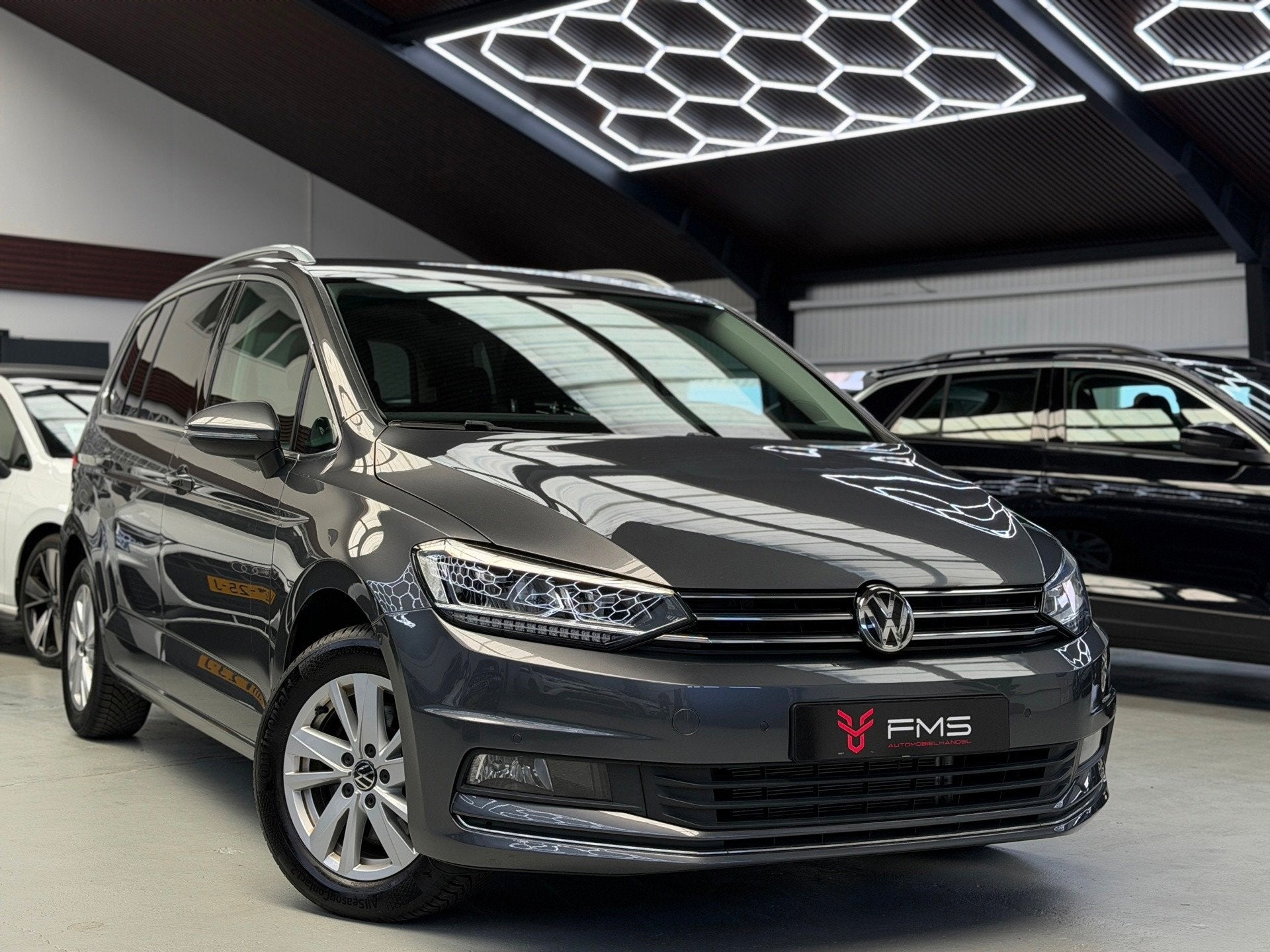 Volkswagen Touran 1.4 TSI Highline 7p CarPlay, Auto's, 730 kg, Gebruikt, Zwart, 4 cilinders
