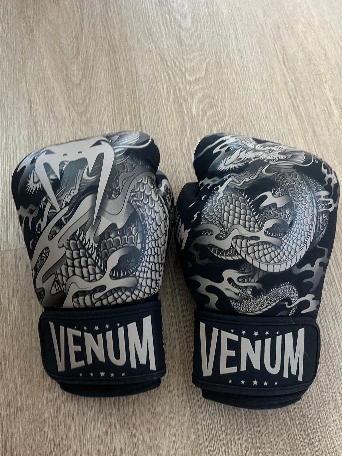 Venum Dragon's Flight Bokshandschoenen, uniseks, Ophalen of Verzenden, Zo goed als nieuw, Bokshandschoenen