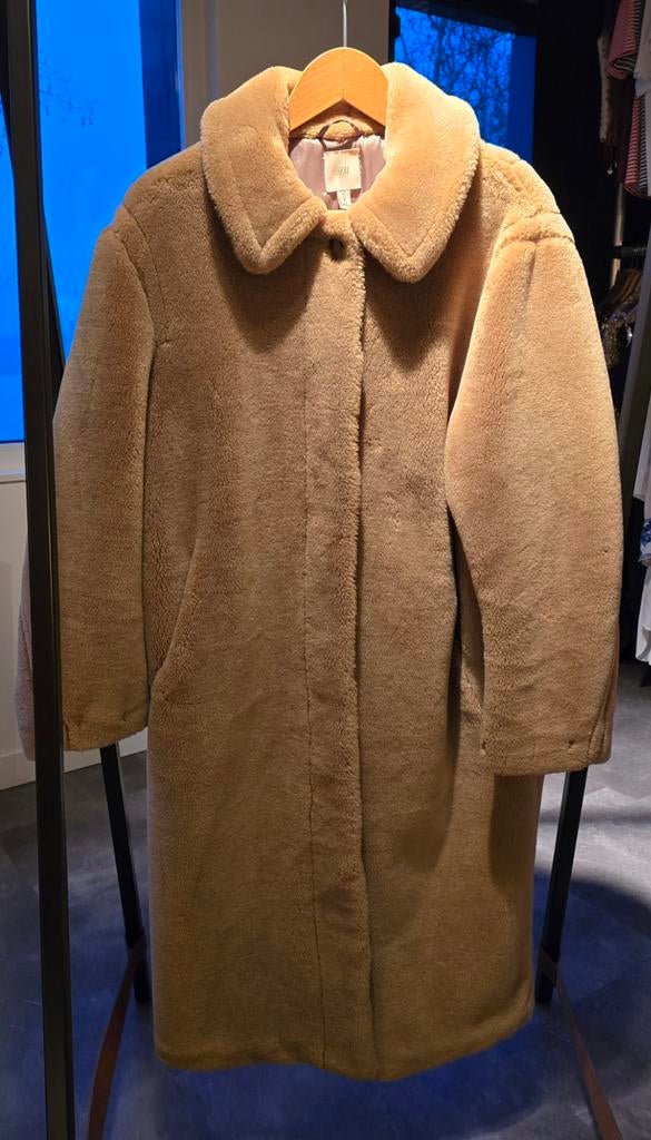 Beige fake fur jas van H&M in maat M., Maat 38/40 (M), H&M, Beige, Ophalen of Verzenden