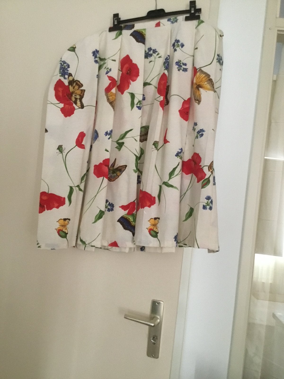 Hele nieuwe plooirok met bloemen en vlinders in maat 46, Ophalen, Nieuw, Wit