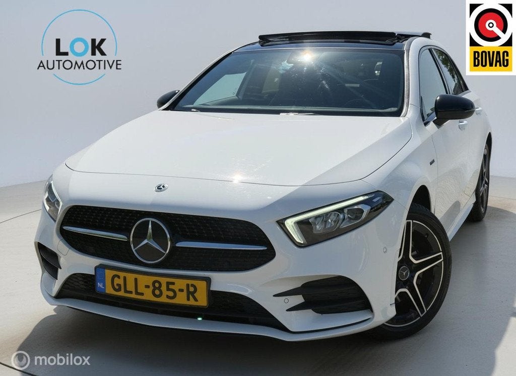 Mercedes A-klasse 250 e AMG PANO|SFEER|LED|AMGLINE|, Auto's, Mercedes-Benz, Gebruikt, 4 cilinders, Alcantara, Wit