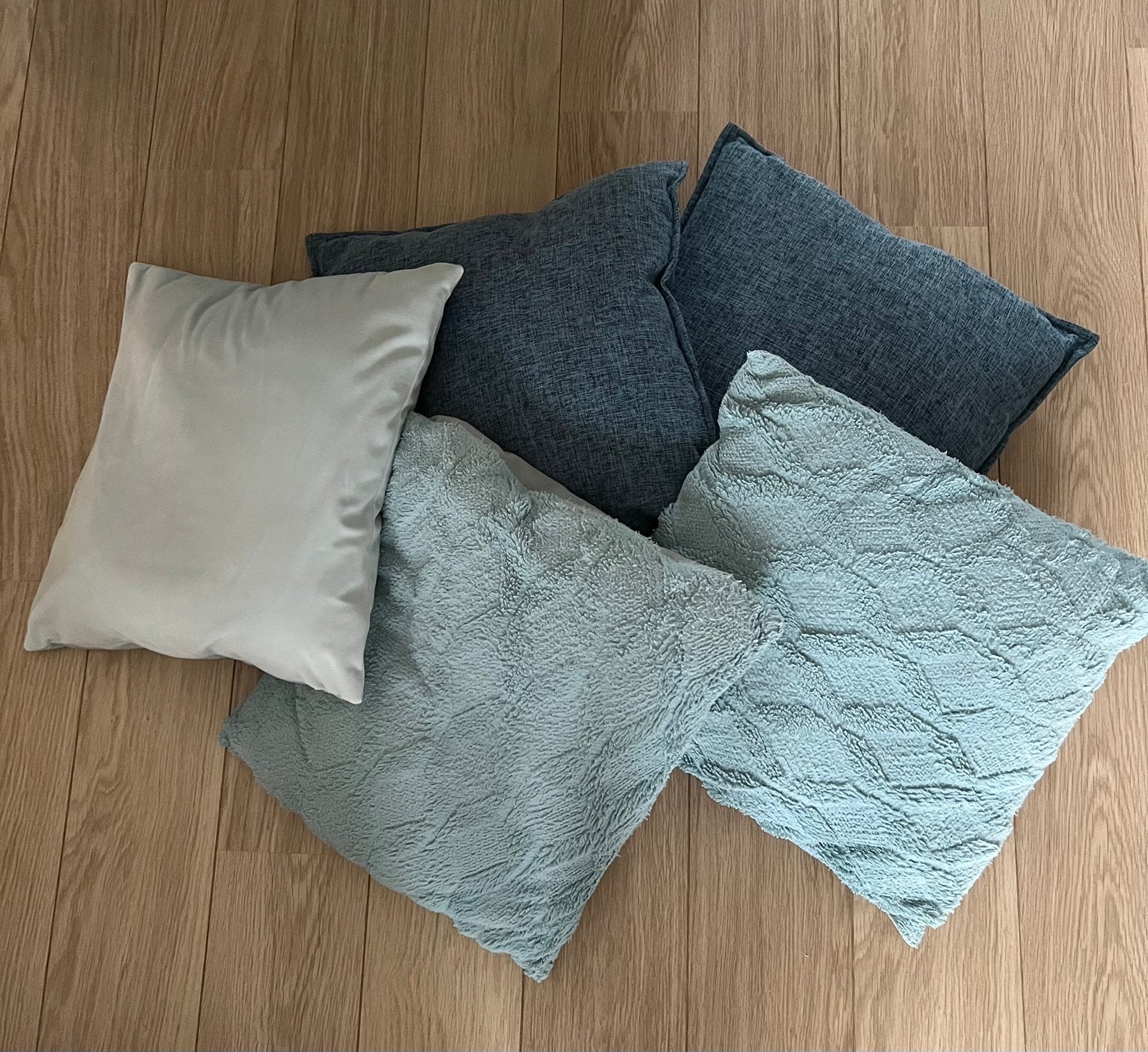 5 sierkussens en 2 kussenhoesjes, Ophalen, Zo goed als nieuw, Blauw, Vierkant