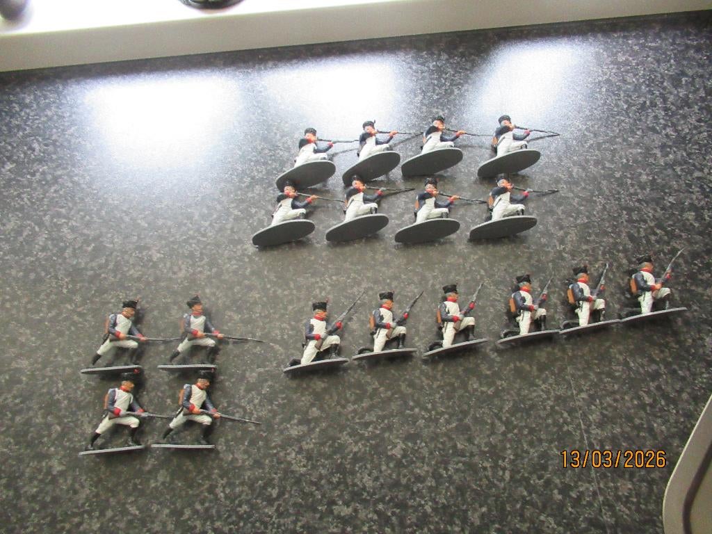 18 SOLDAATJES  FRANSE LINIE INFANTERIE- DIVERSE HOUDINGEN, Ophalen of Verzenden, Zo goed als nieuw, 1:35 tot 1:50, Figuur of Figuren