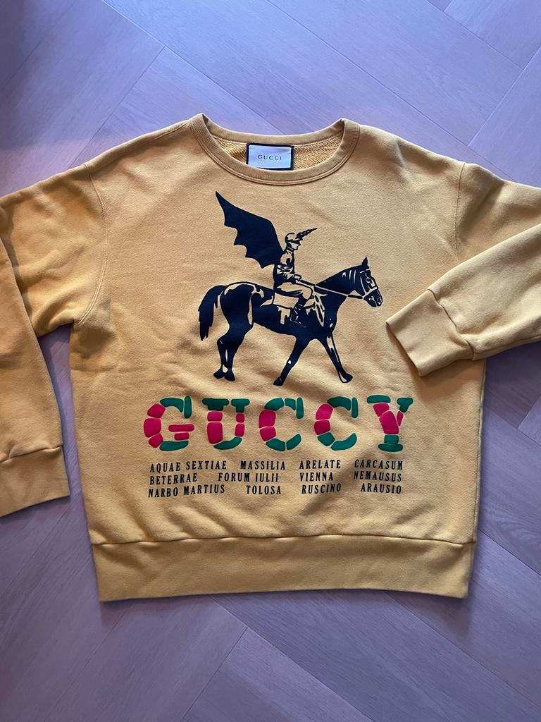 Gucci Trui Geel met Print - Zeer Goede Kwaliteit Maat M, Kleding | Heren, Truien en Vesten, Ophalen of Verzenden, Nieuw, Maat 48/50 (M)