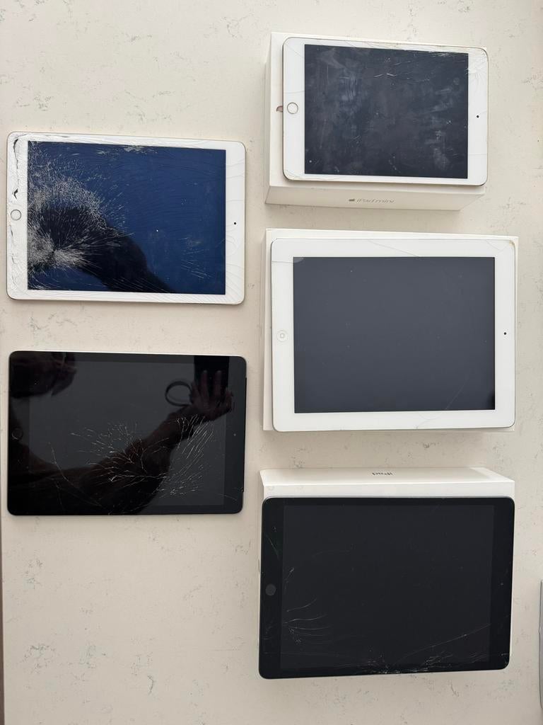 Vijf kapotte iPads voor onderdelen of reparatie, Computers en Software, Apple iPads, 10 inch, Gebruikt, Overige modellen, Wit