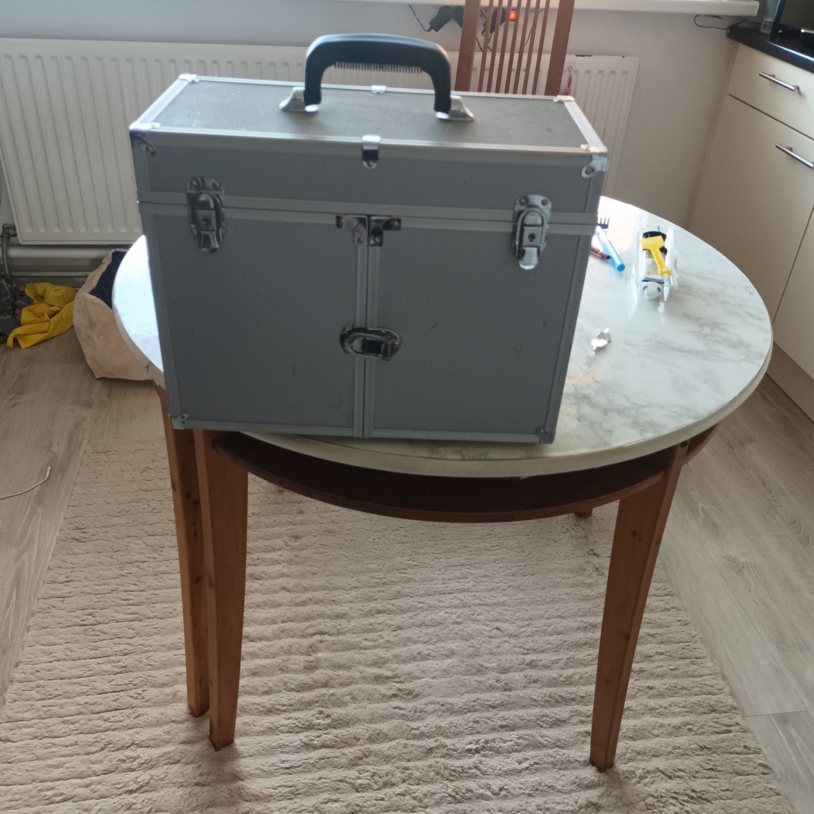 kapperskoffer met toebehoren.2 föhnen. tondeuse krultang, Ophalen of Verzenden, Gebruikt, Grijs, Hardcase