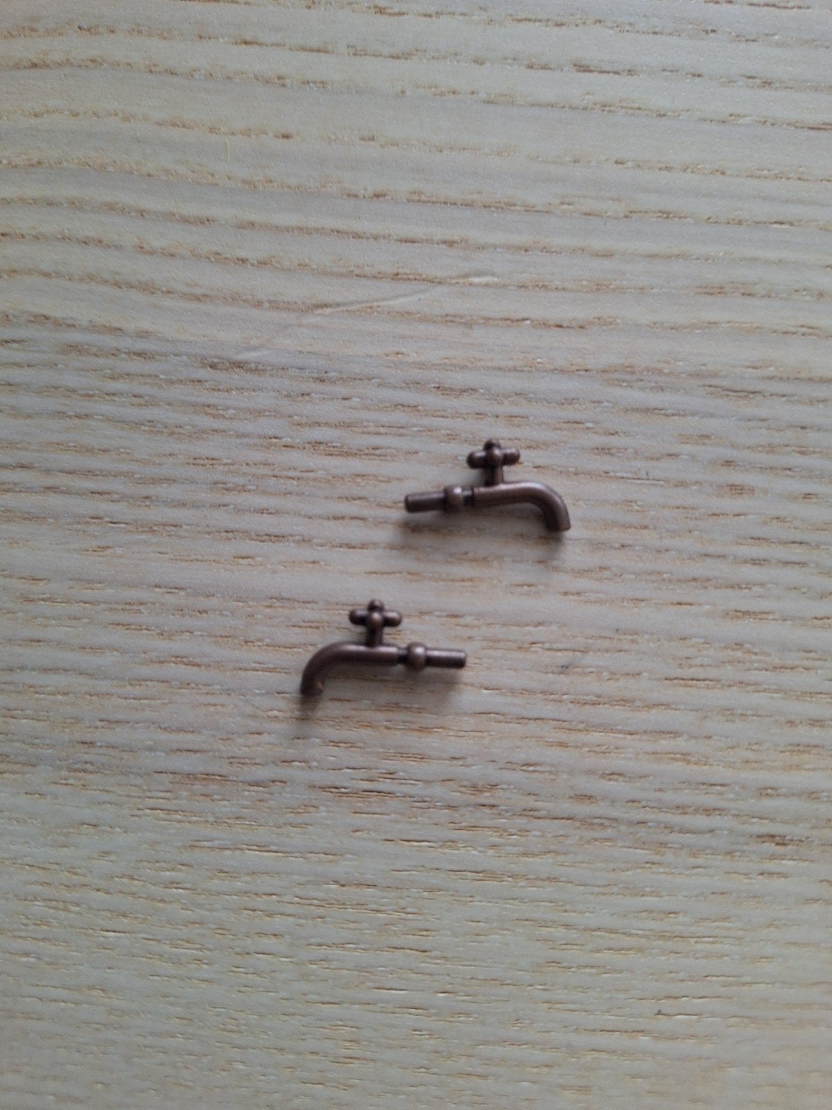 2 metalen kraantjes voor poppenhuis 1:12, nieuw, Ophalen of Verzenden, Nieuw