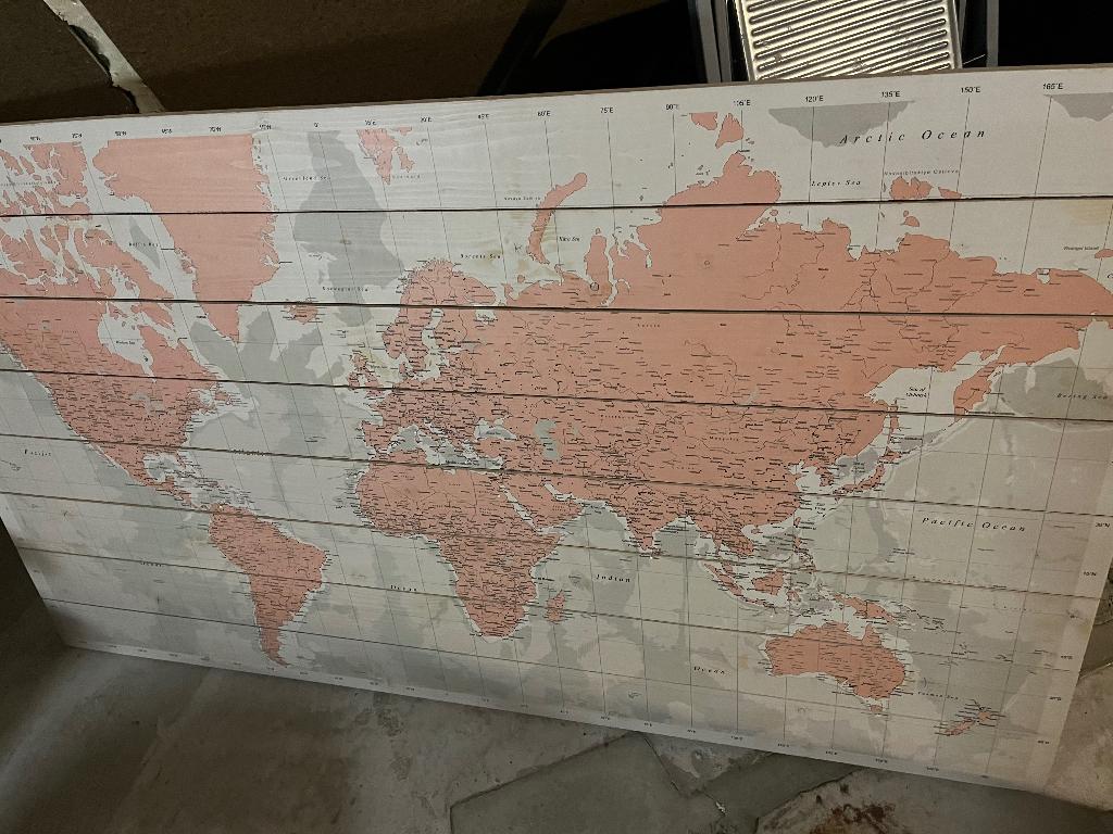 Wereld kaart schilderij, Ophalen