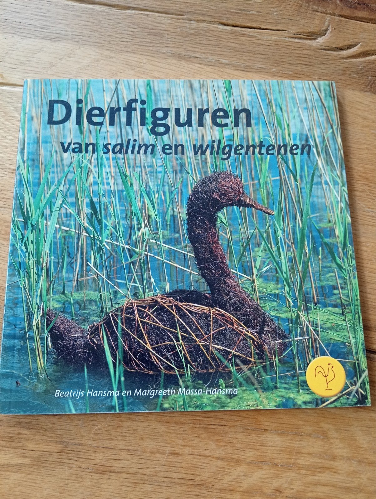 Dierfiguren van salim en wilgentenen - Knutselboek, Ophalen of Verzenden, Zo goed als nieuw, Beatrijs Hansma en Margreeth Massa-Hansma