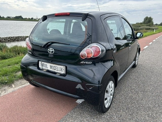 Toyota Aygo 2010 5 deurs airco nwe koppeling/banden 100 % in, Auto's, Keurmerk '100% Onderhouden', Dealer onderhouden, Stof, Gebruikt