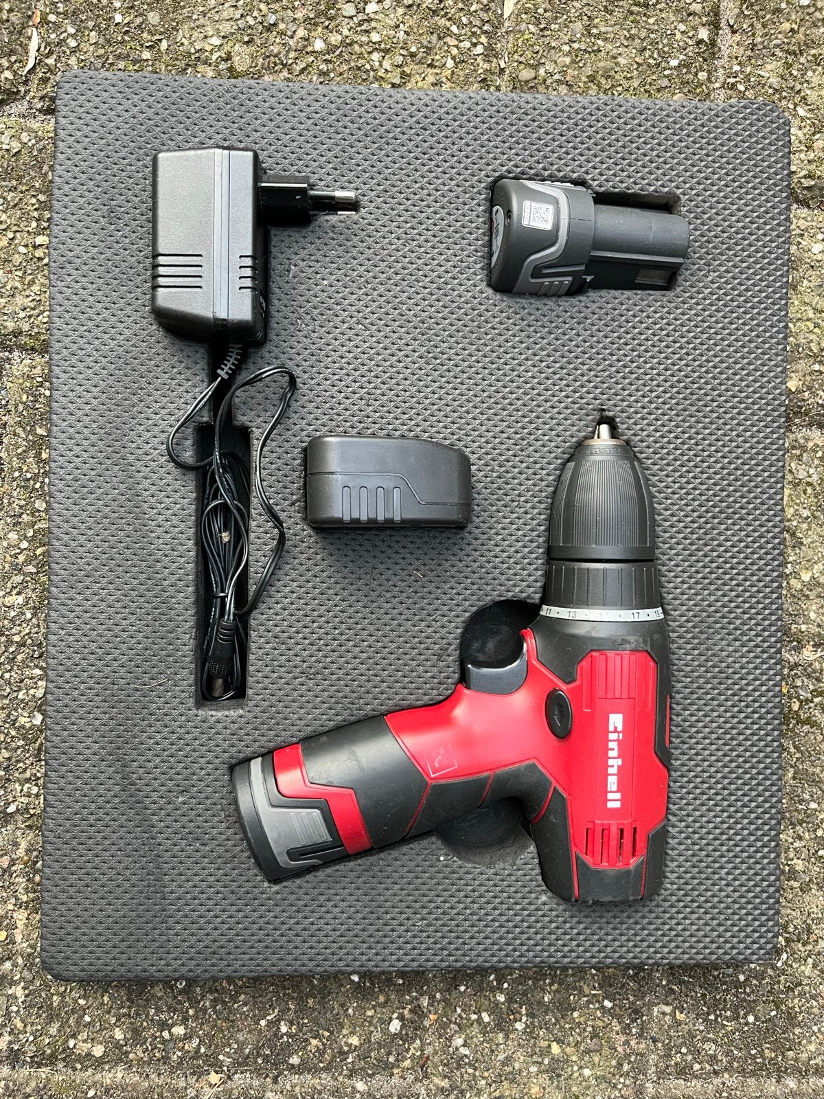 Einhell 12V Schroefboormachine met 2 accu's en lader, Ophalen of Verzenden, Gebruikt, Minder dan 400 watt, Boor- en Schroefmachine