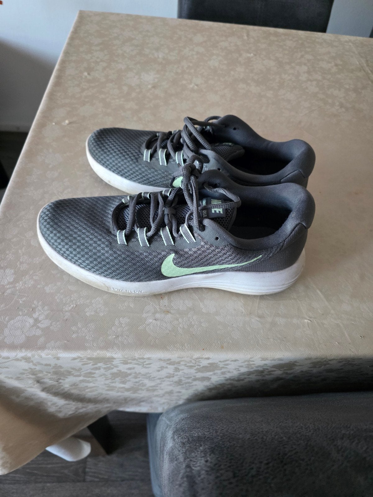 Nike sportschoenen  maat 42, Ophalen of Verzenden, Zo goed als nieuw, Hardloopschoenen, Nike