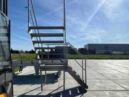 Rvs trap  met bordes en leuningen, Ophalen, Gebruikt, Trap, 2 tot 4 meter