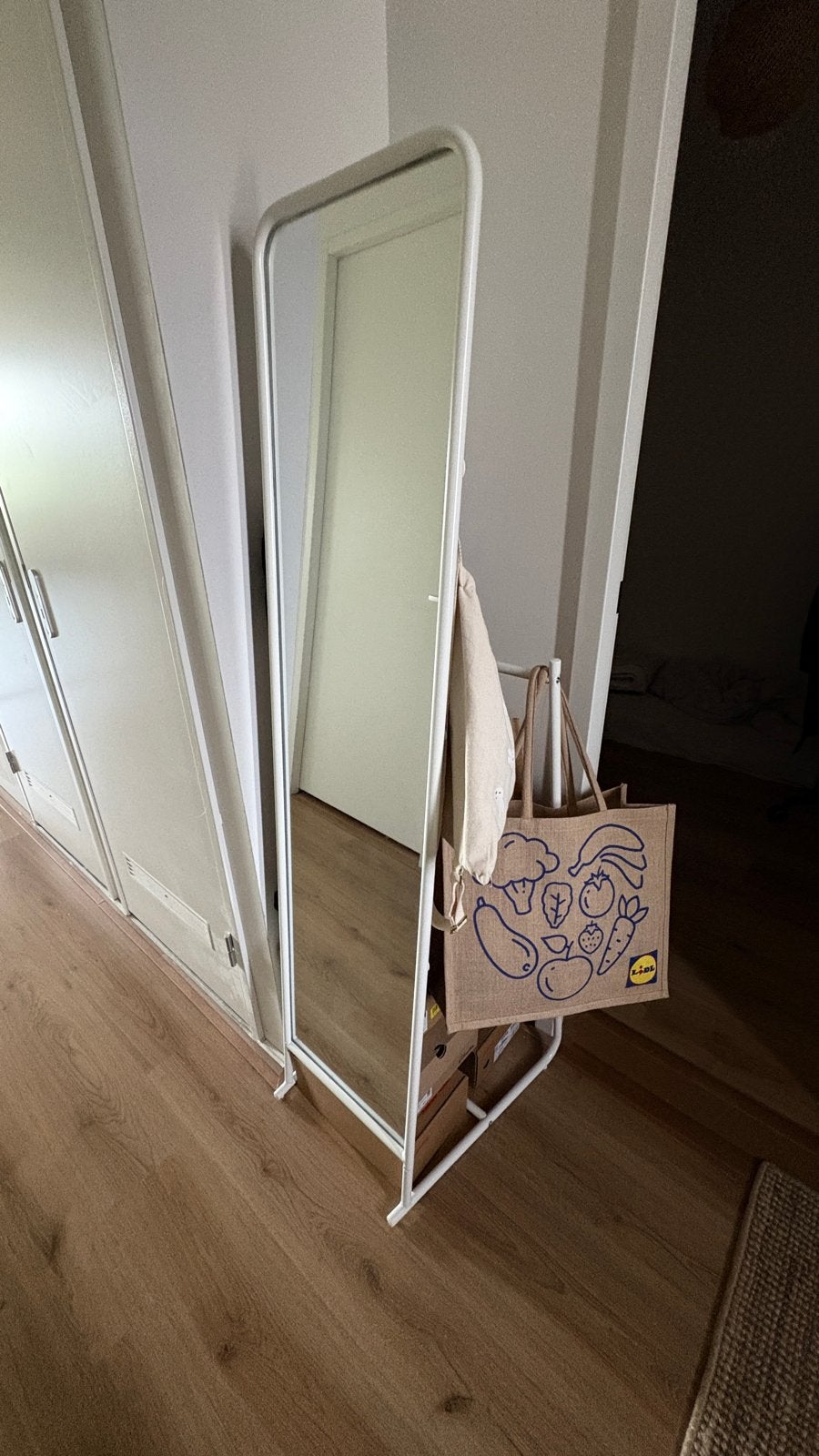 Ikea Knapper spiegel met kledingrek wit, Ophalen, Minder dan 50 cm, Gebruikt, 150 tot 200 cm