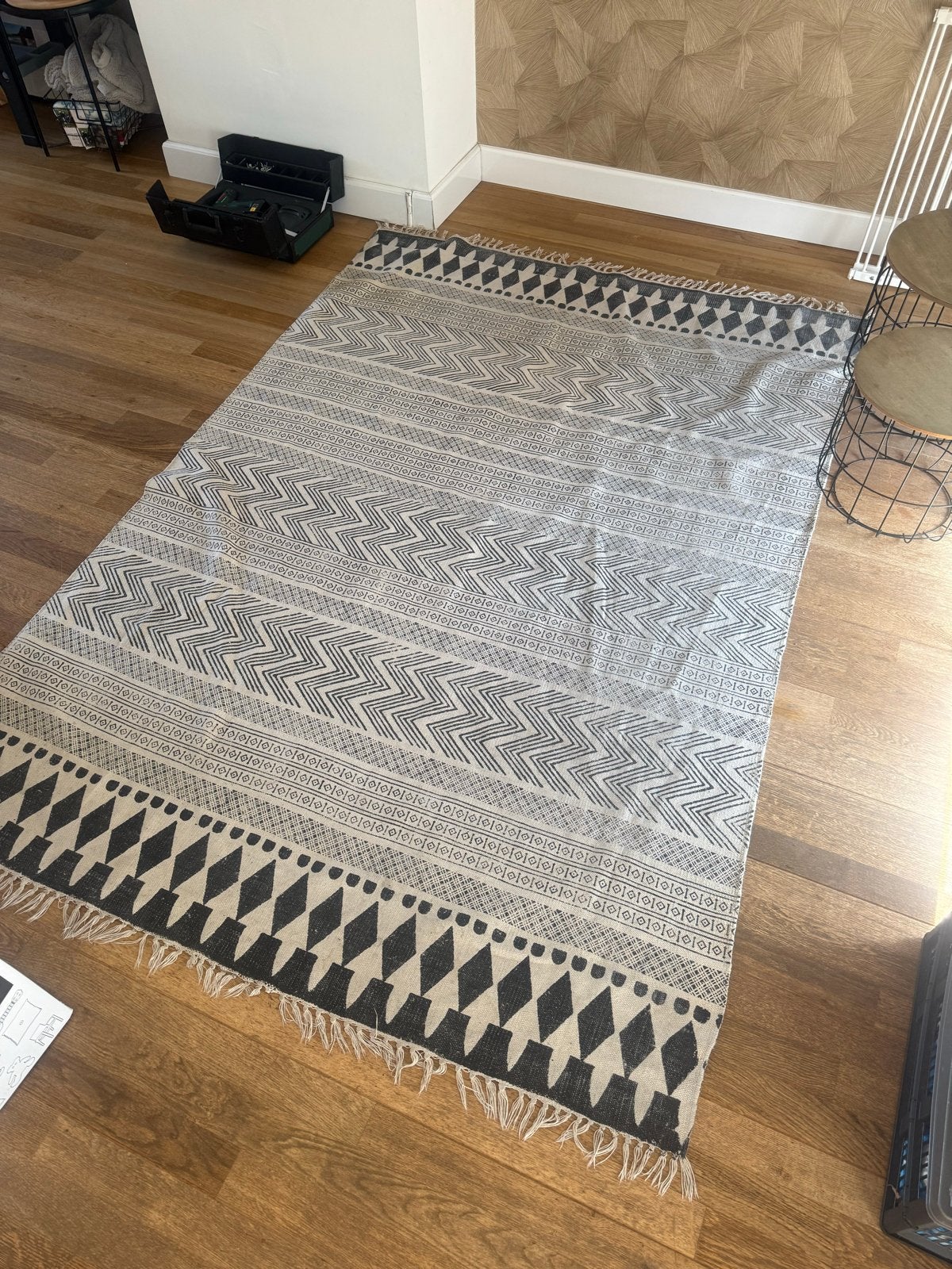 Vloerkleed vtwonen gratis af te halen, Ophalen, Gebruikt, Zwart, 150 tot 200 cm