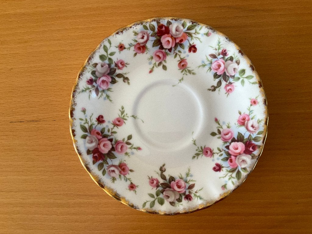 Royal Albert - schotel - cottage garden, Ophalen of Verzenden, Zo goed als nieuw, Overige stijlen, Kop(pen) en/of Schotel(s)