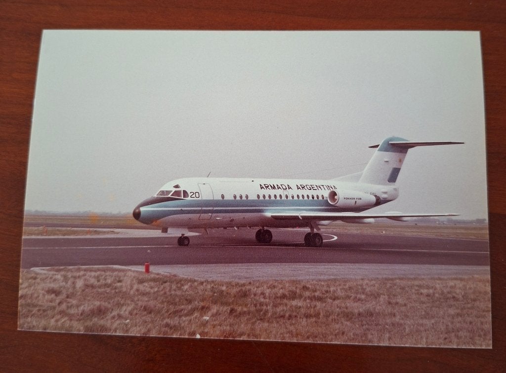 Foto Armada Argentina Fokker F28 Fellowship, Verzamelen, Ophalen of Verzenden, Zo goed als nieuw, Kaart, Foto of Prent