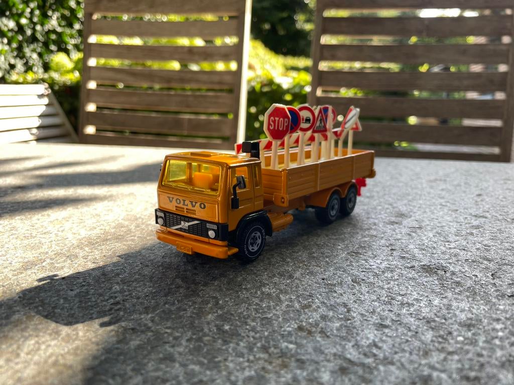Siku 2513 - Volvo F7 bordentransport, Ophalen of Verzenden, Nieuw, Bus of Vrachtwagen, SIKU